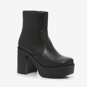 Madden Girl Grace Platform Boots Size 6